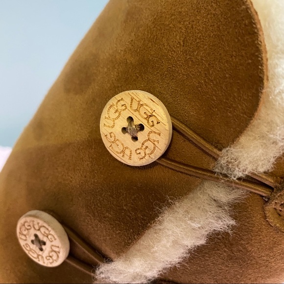 UGG BAILEY BUTTON TRIPLET II BOOT - Picture 4 of 8